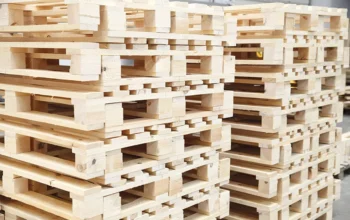 Palety drewniane jako element łańcucha dostaw i transportu towarów