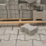 Jakie maszyny wybrać do układania kostki brukowej