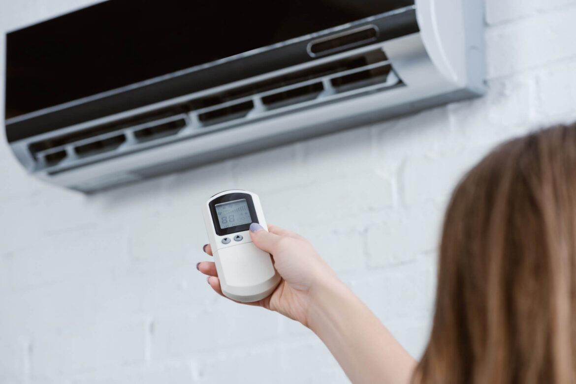 Klimatyzacja w mieszkaniu – jak skutecznie ochłodzić wszystkie pomieszczenia?