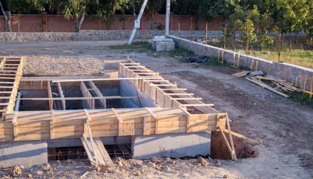 Z czego zrobić fundamenty domu – jaki beton, bloczki i izolacja będą najlepsze